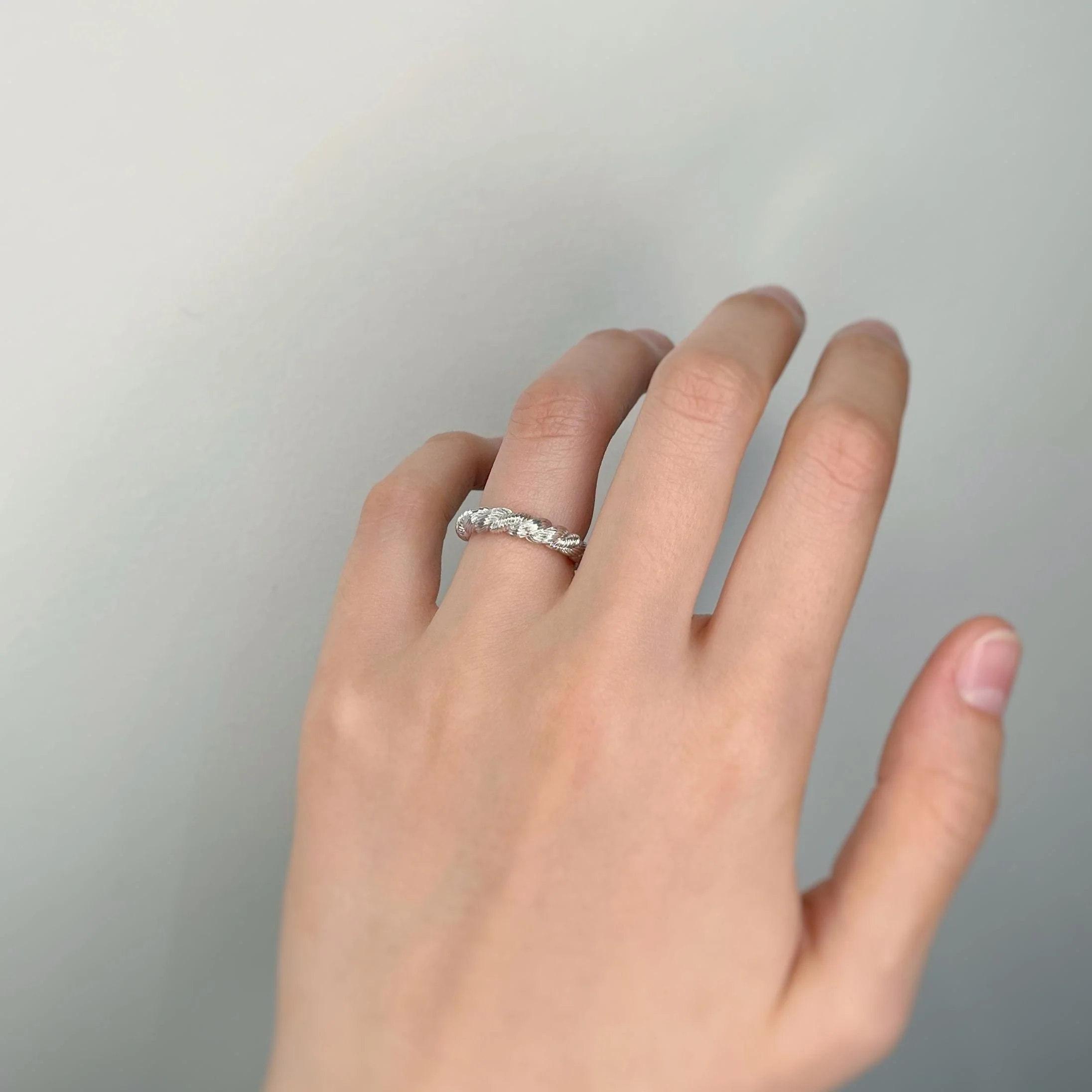 POIRAY - Chiseled white gold ring - Image 4