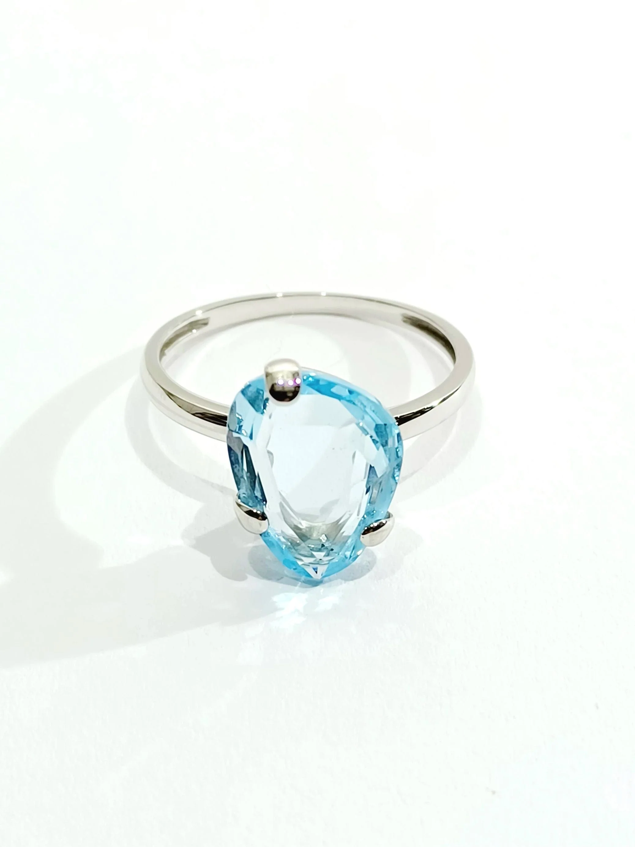 White Gold Topaz Ring - Image 10