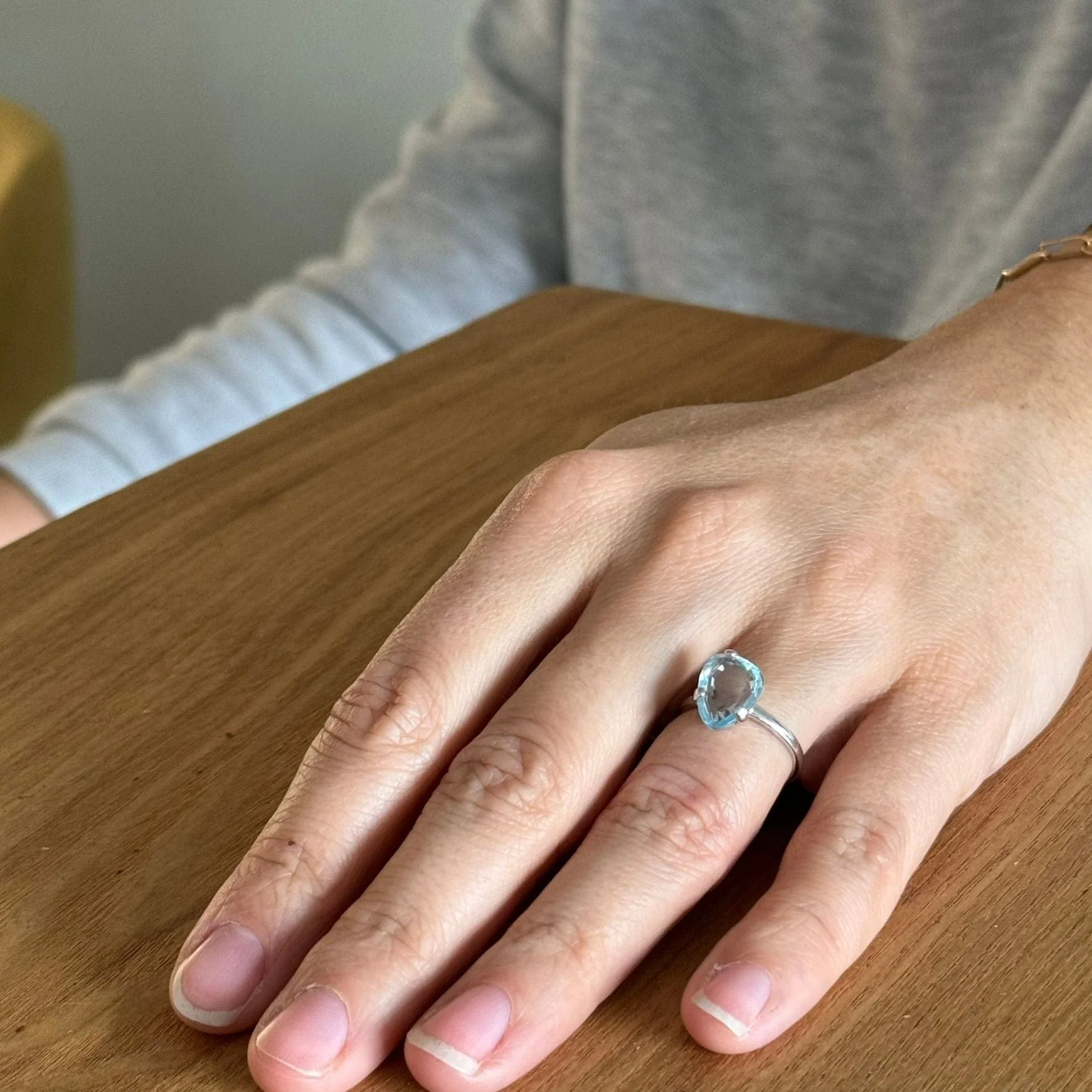 White Gold Topaz Ring - Image 14