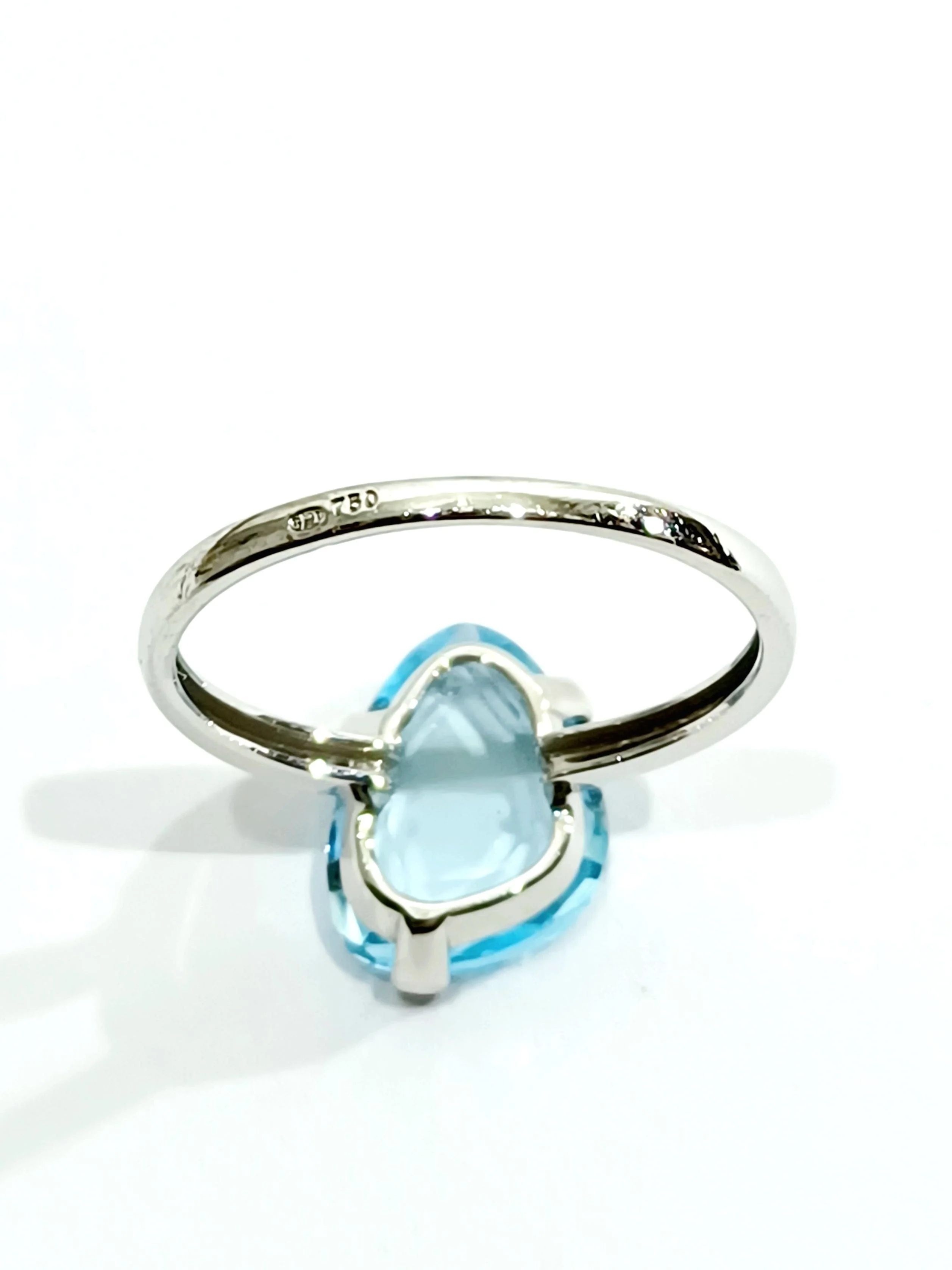 White Gold Topaz Ring - Image 3