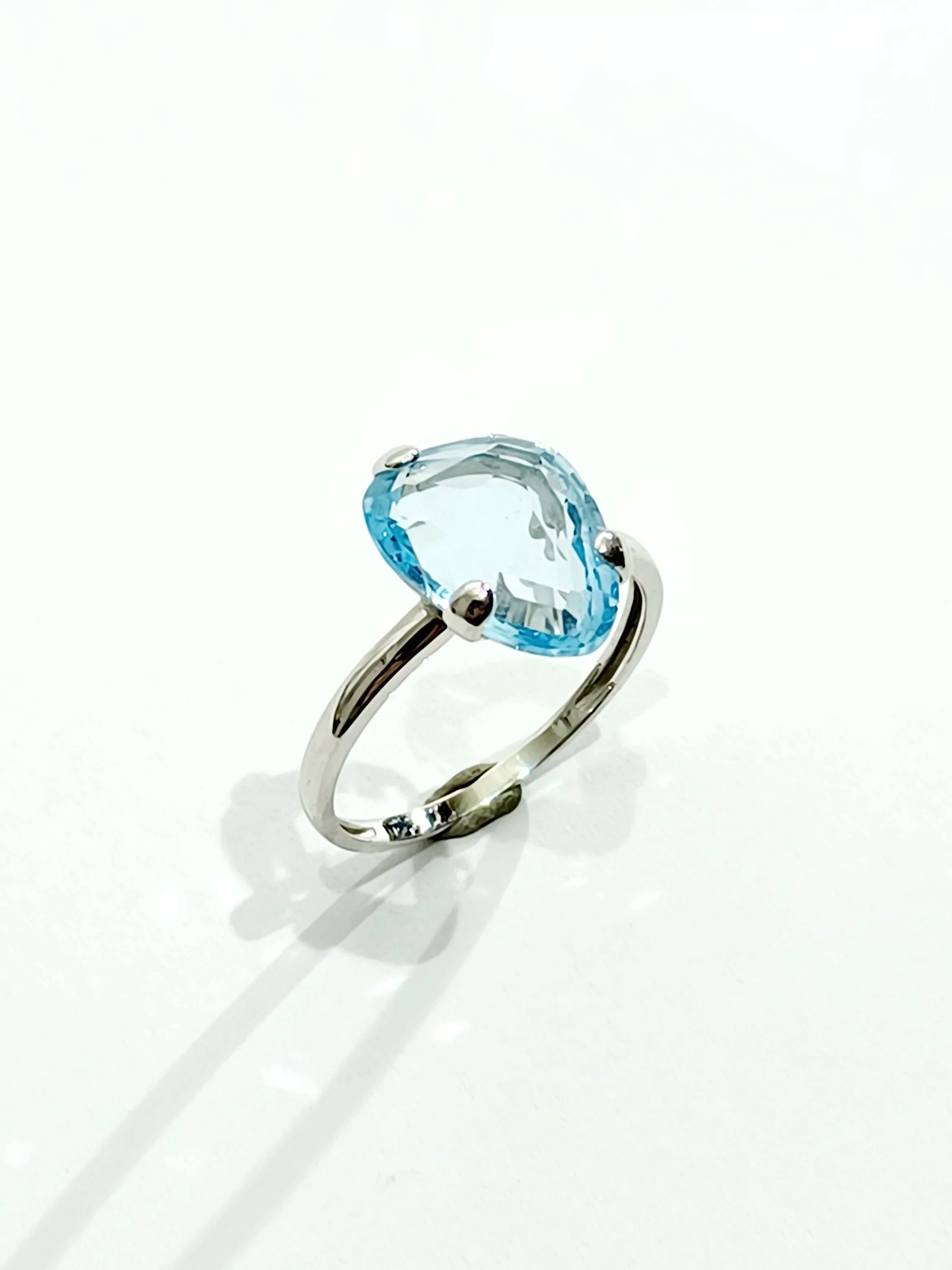 White Gold Topaz Ring - Image 4
