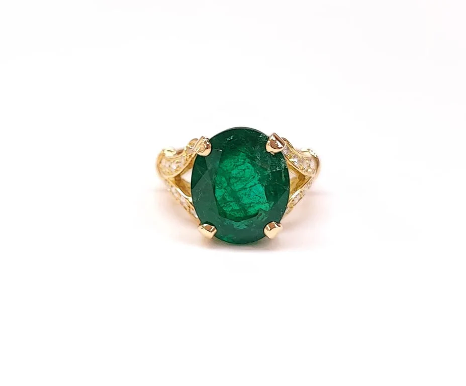 Emerald diamond ring