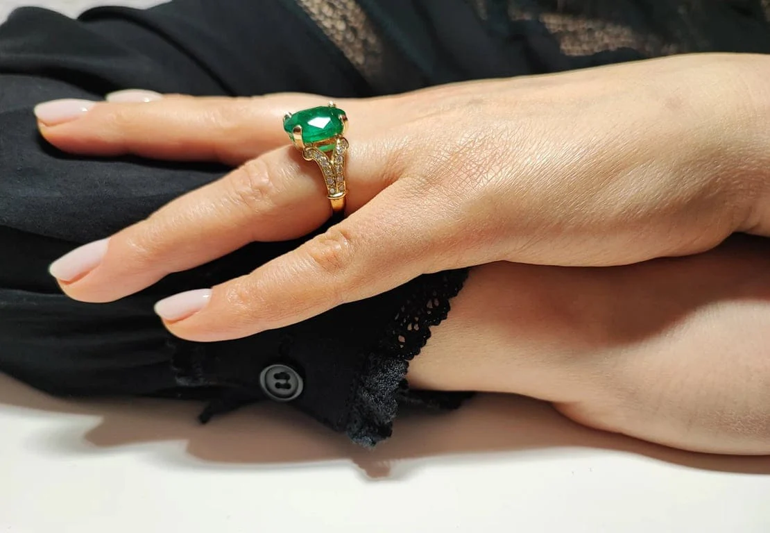 Emerald diamond ring - Image 2