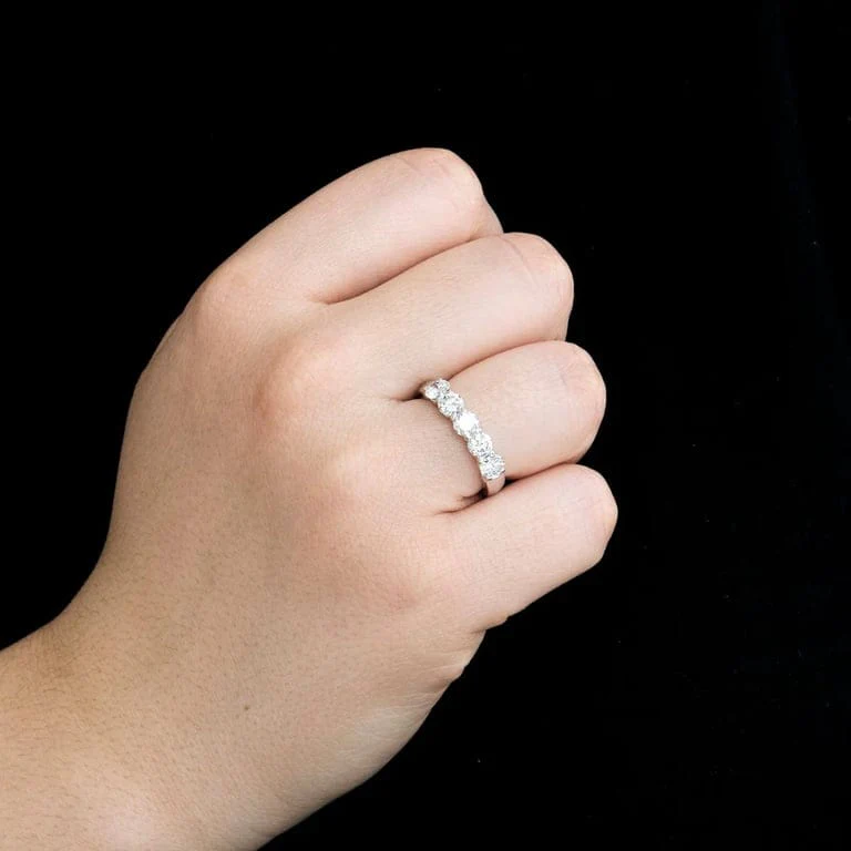 White gold diamond river ring - Image 2