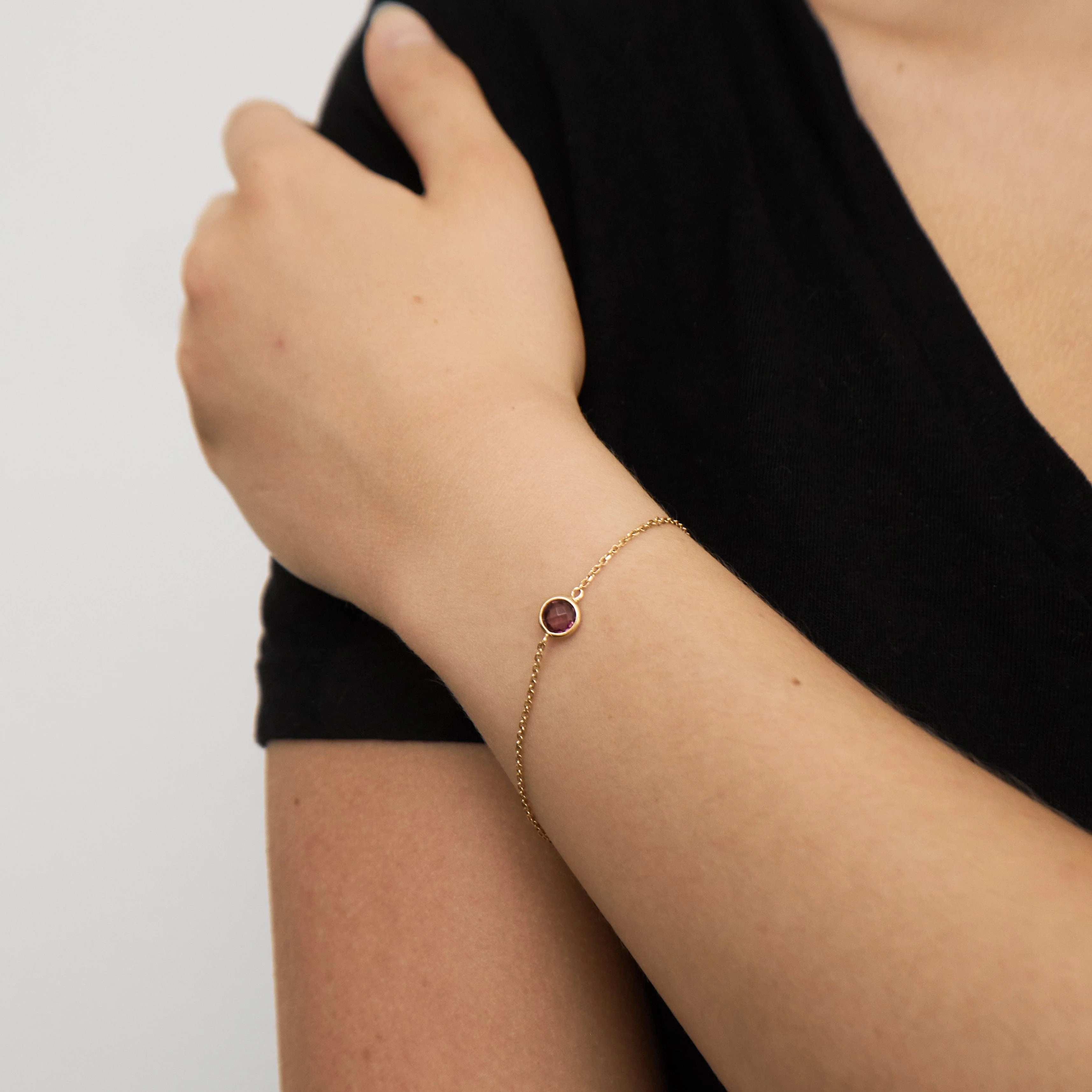 Yellow gold bracelet, purple stone - Image 5
