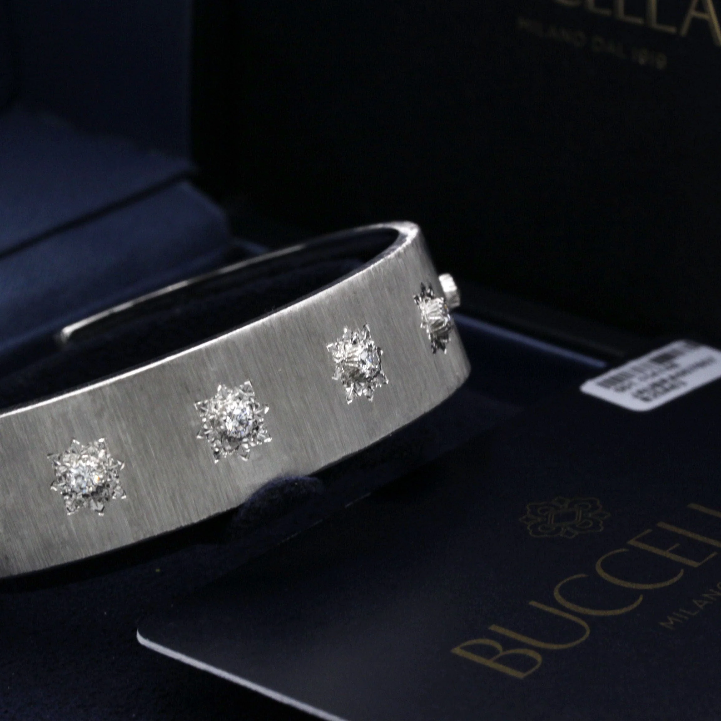 BUCCELLATI - Macri Classica Bracelet White Gold Chiseled Diamonds - Image 6