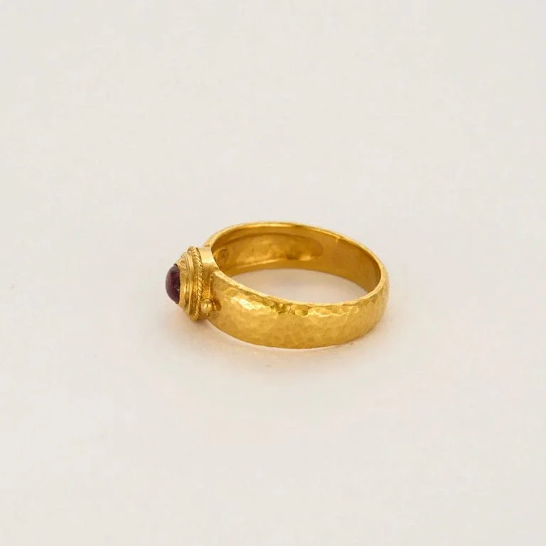 Ωζa ring in brown yellow gold set with a pink spinel - Image 4