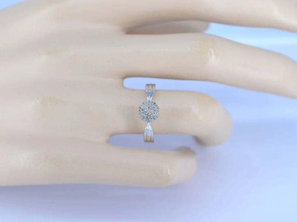 White gold entourage ring with diamonds - Image 2