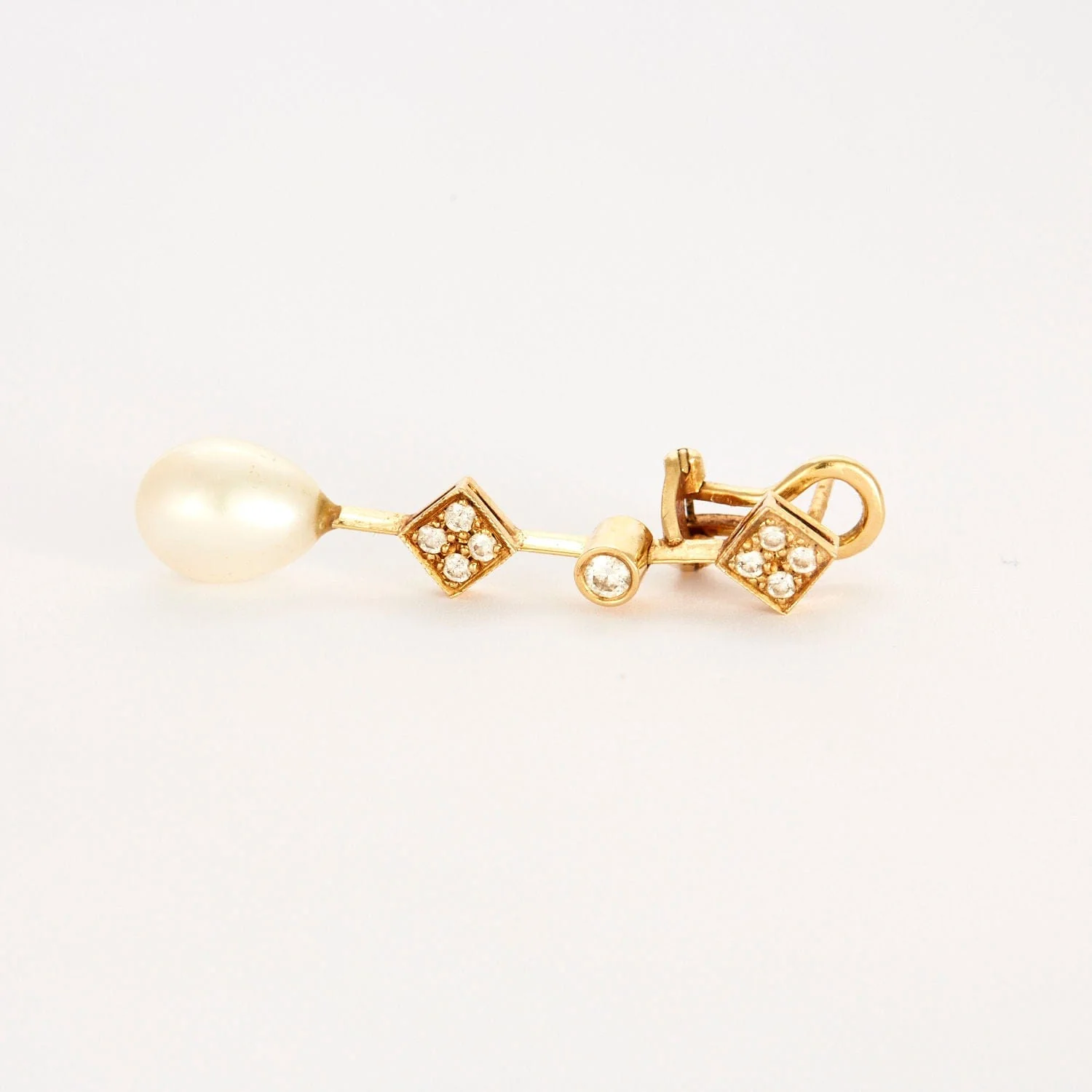 Diamond pearl earrings