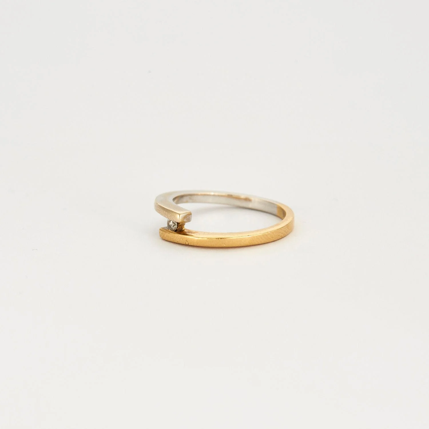 Between Us 2 gold diamond solitaire ring - Image 3