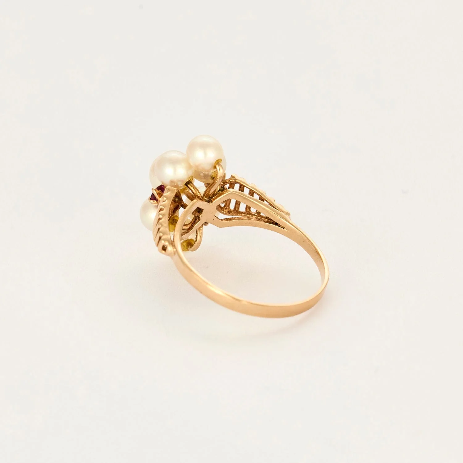 Yellow gold, cultured pearl and ruby ring - Image 3