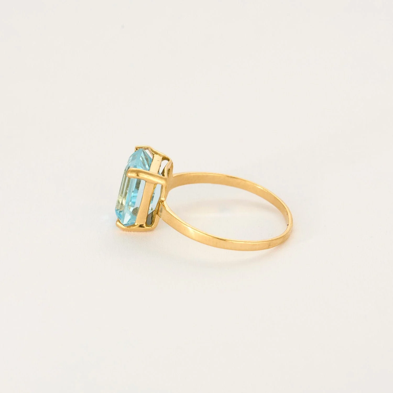 Yellow gold ring set with an aquamarine - Image 5