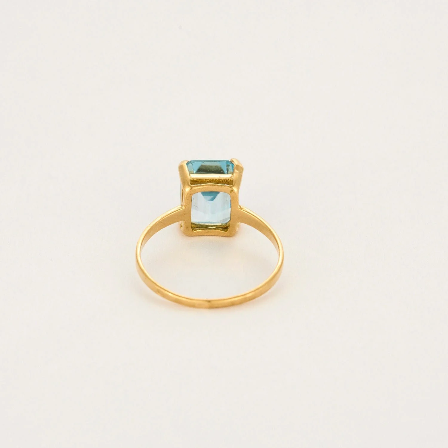 Yellow gold ring set with an aquamarine - Image 6