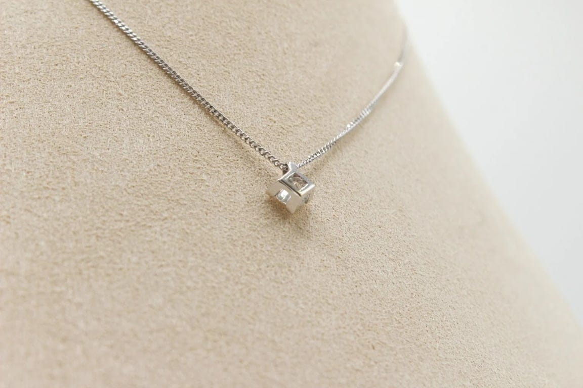 White gold diamond pendant - Image 8