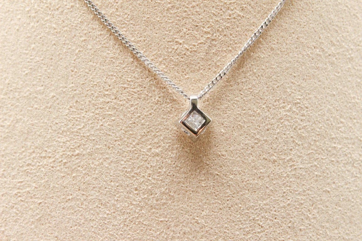 White gold diamond pendant - Image 9