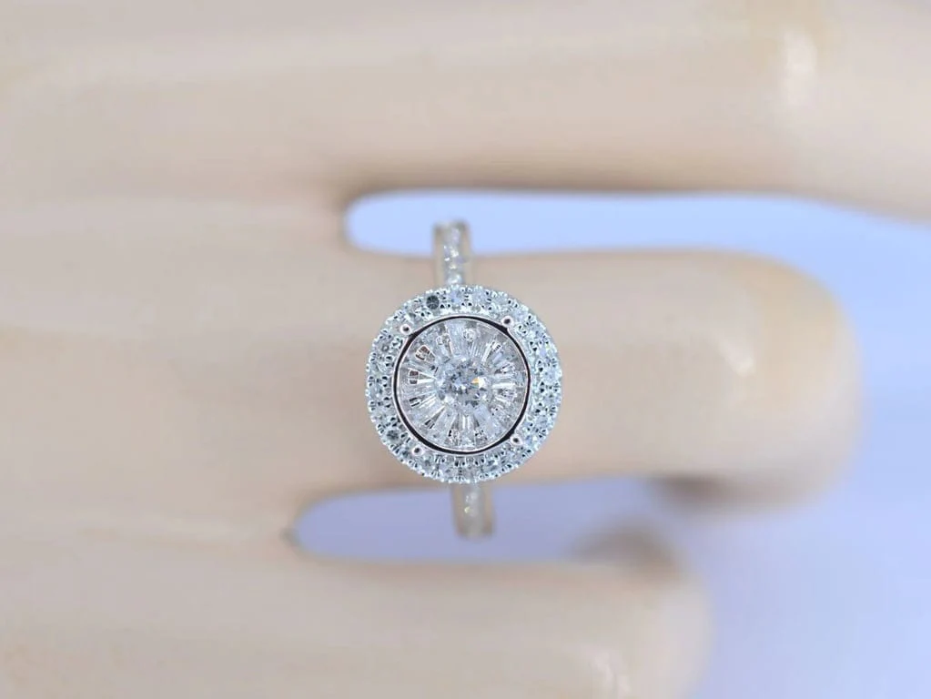 White gold entourage ring with diamonds - Image 2