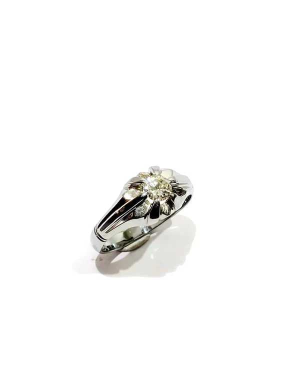 Gold and Diamond Ring - Image 4