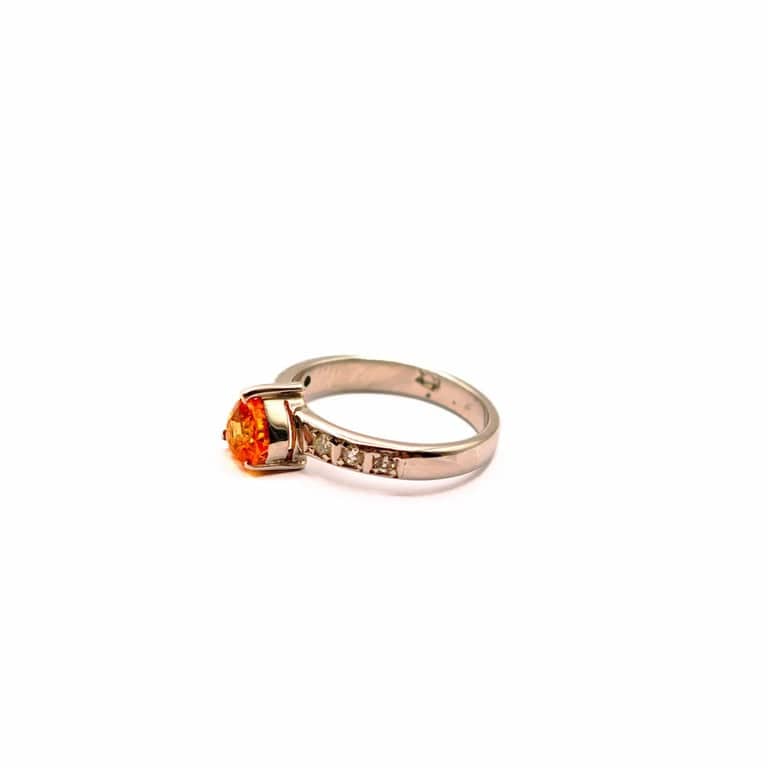 White gold ring, heart-shaped sapphire and diamond  - Image 3