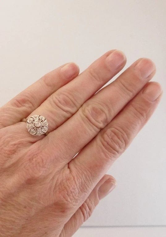Flower ring, diamonds - Image 2