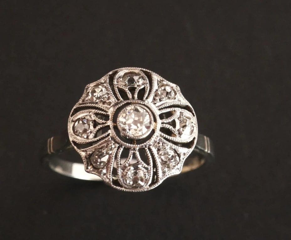 Flower ring, diamonds - Image 3