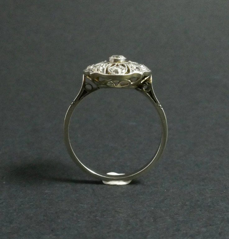Flower ring, diamonds - Image 6