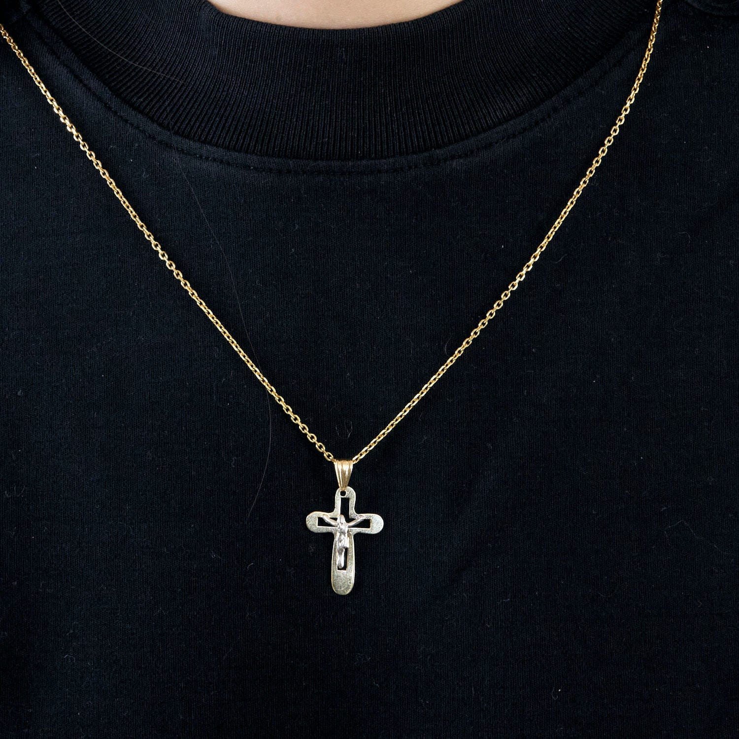 Two-tone gold cross pendant - Image 3