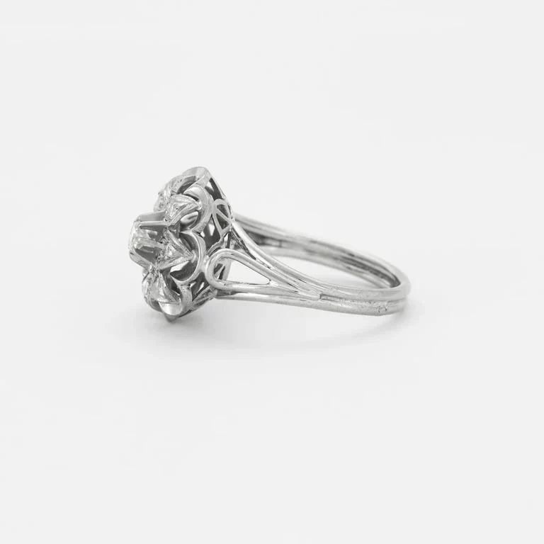 Chiseled flower ring Diamonds - Image 4
