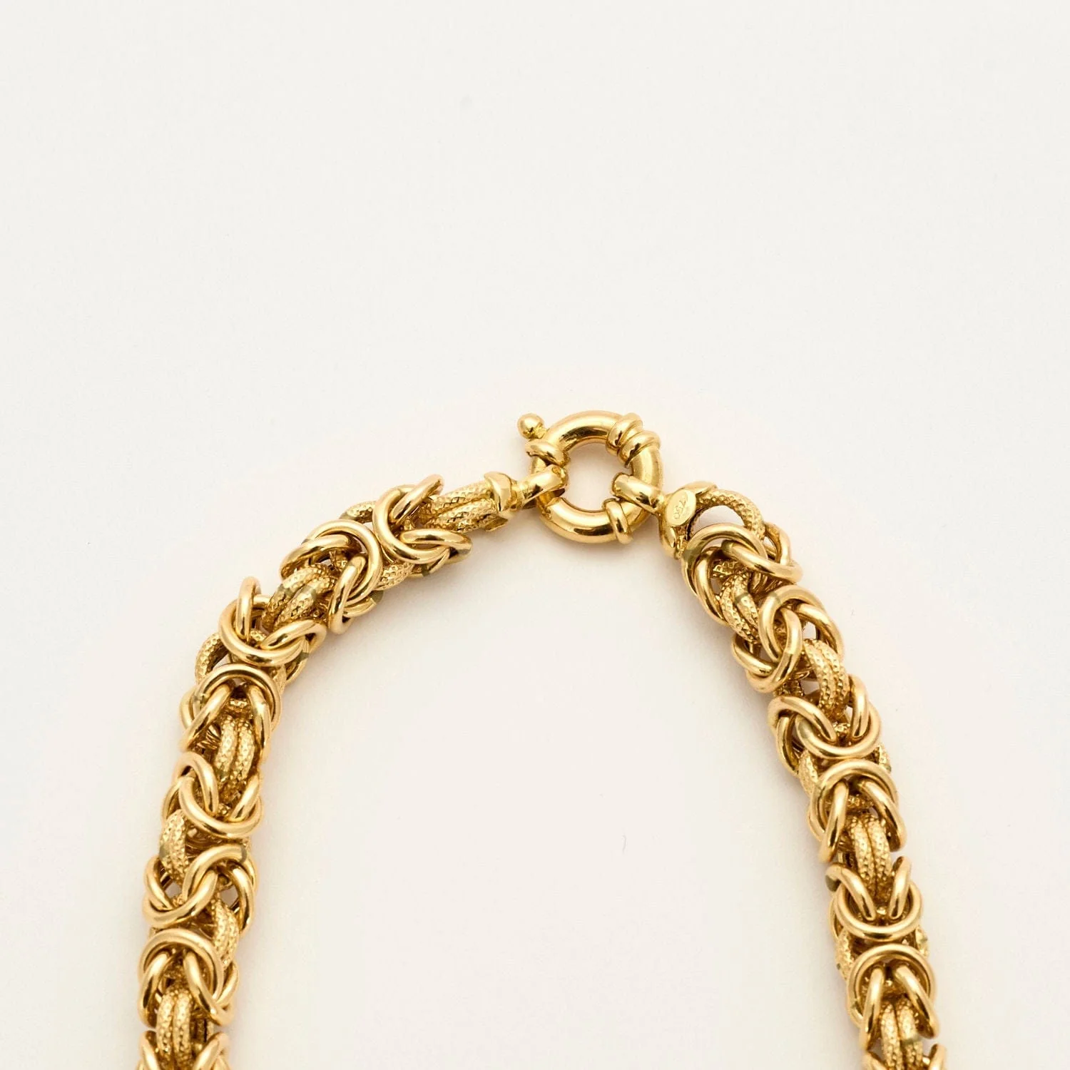 Yellow gold mesh necklace - Image 5