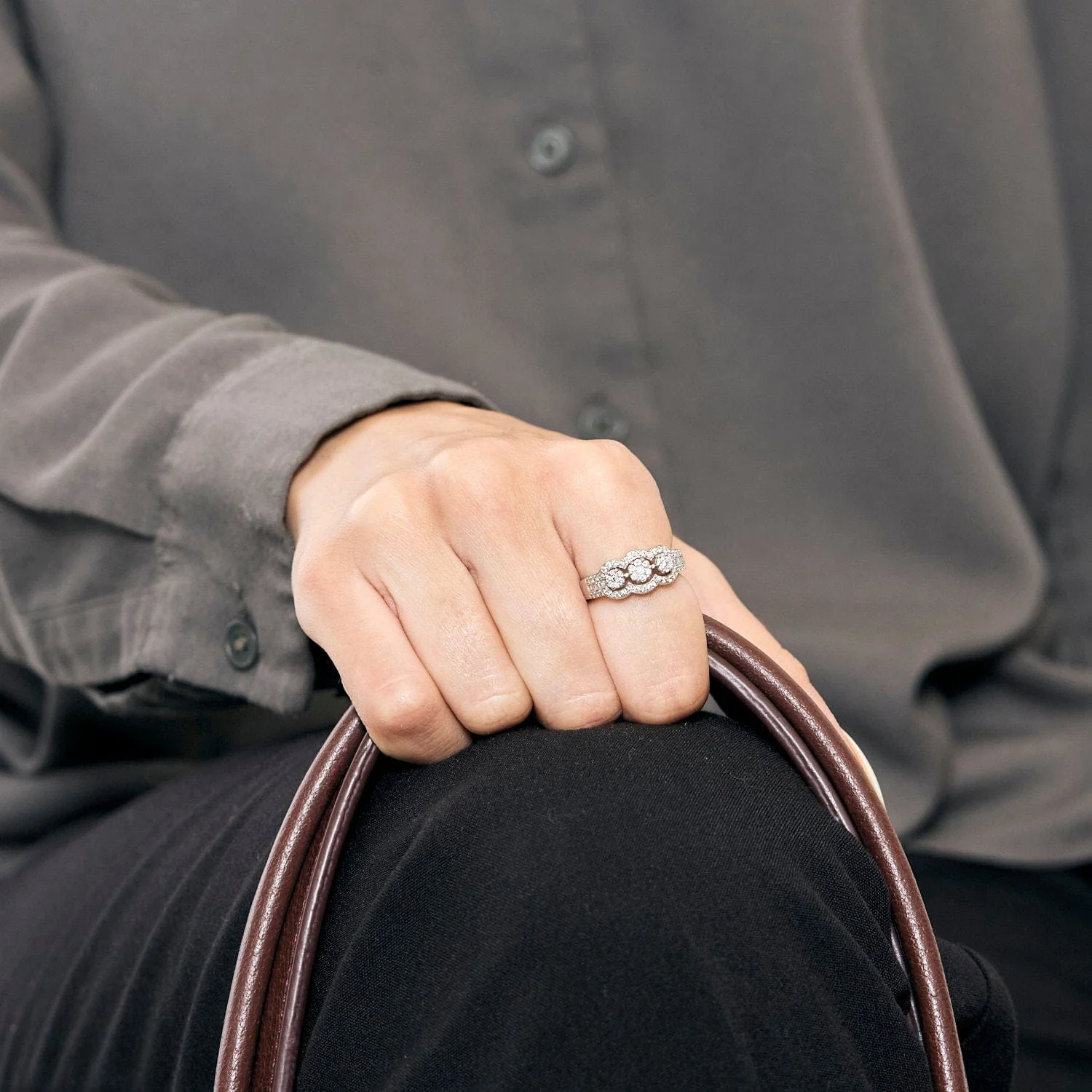 Tricircle ring in white gold and diamonds - Image 2
