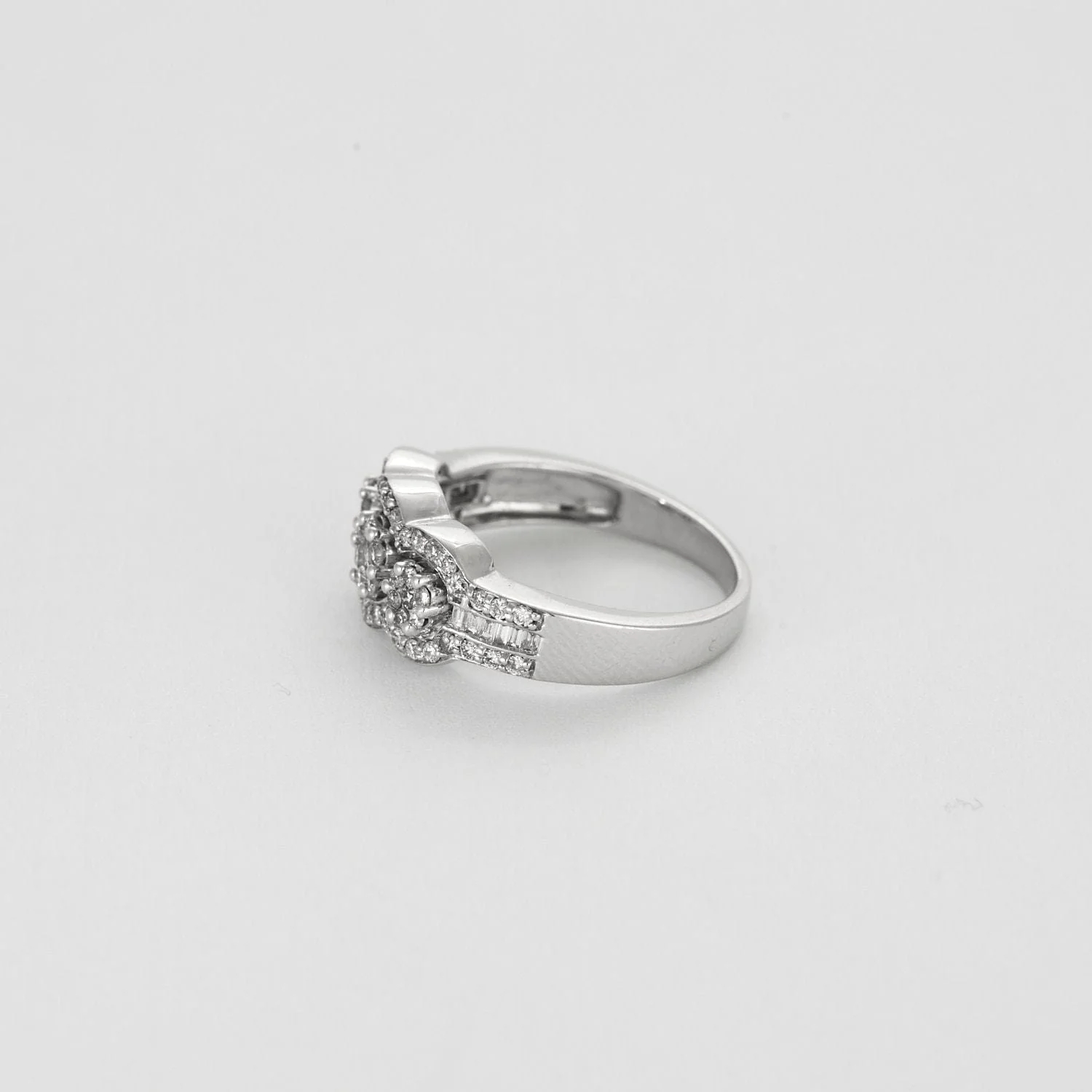 Tricircle ring in white gold and diamonds - Image 5