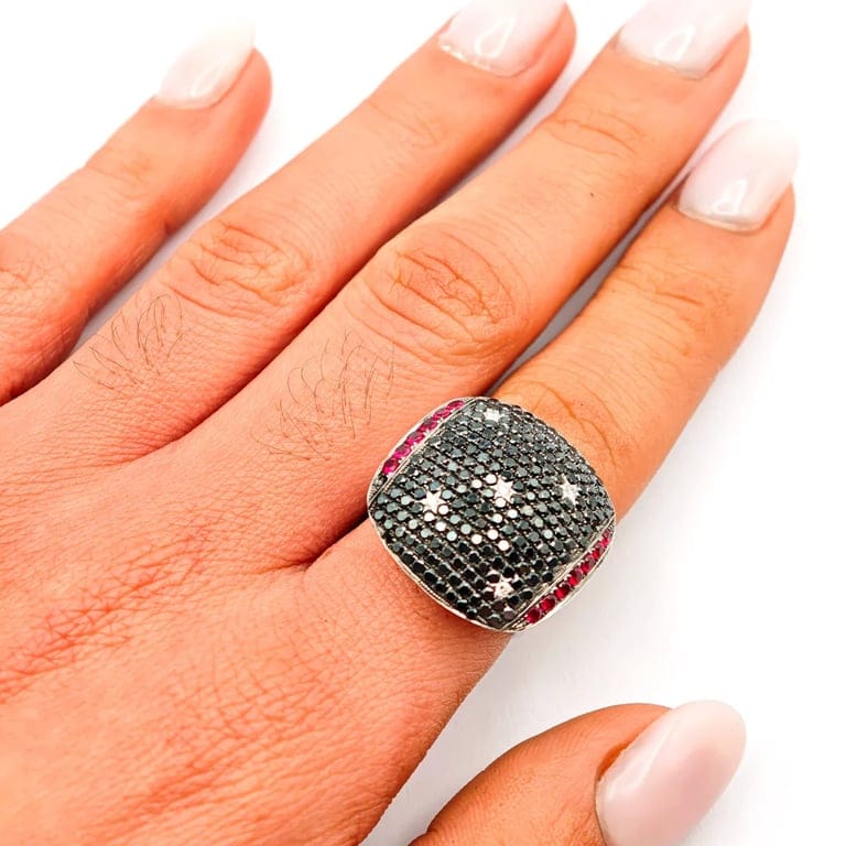 Dress ring in white gold, black diamonds, and rubies  - Image 2