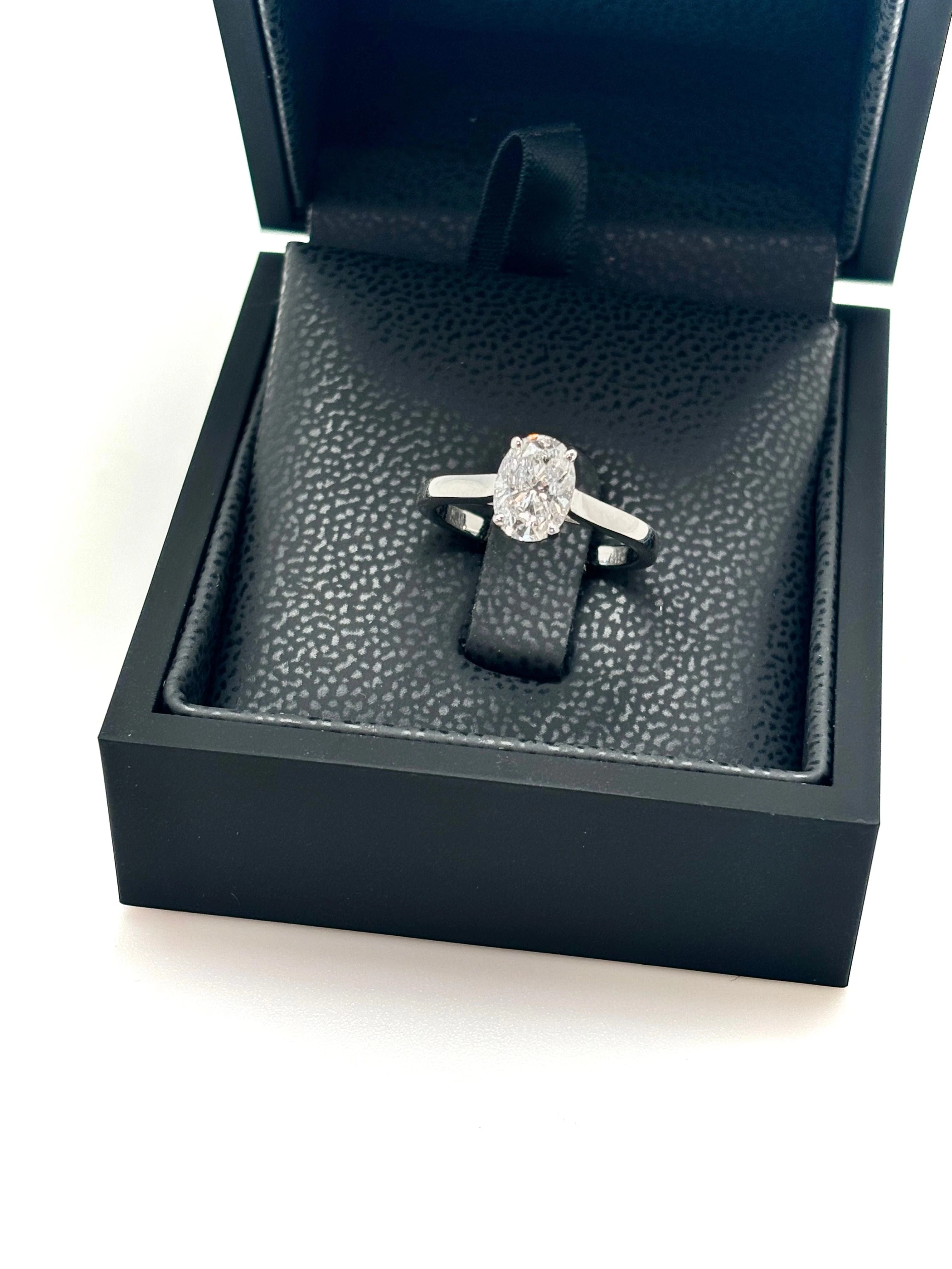 1.35ct Oval Diamond Solitaire Ring - Image 2