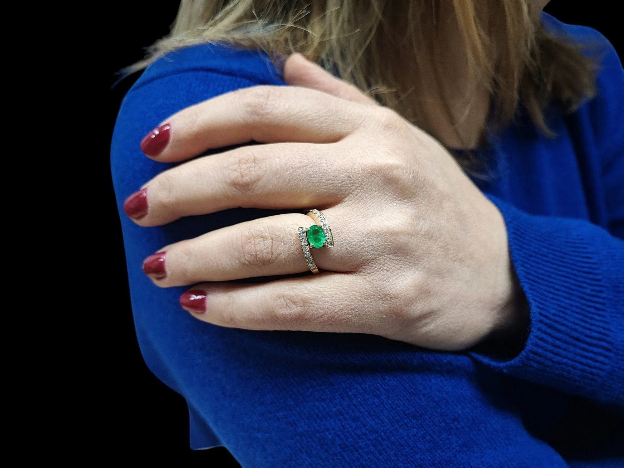 Yellow gold emerald and diamond ring - Image 2