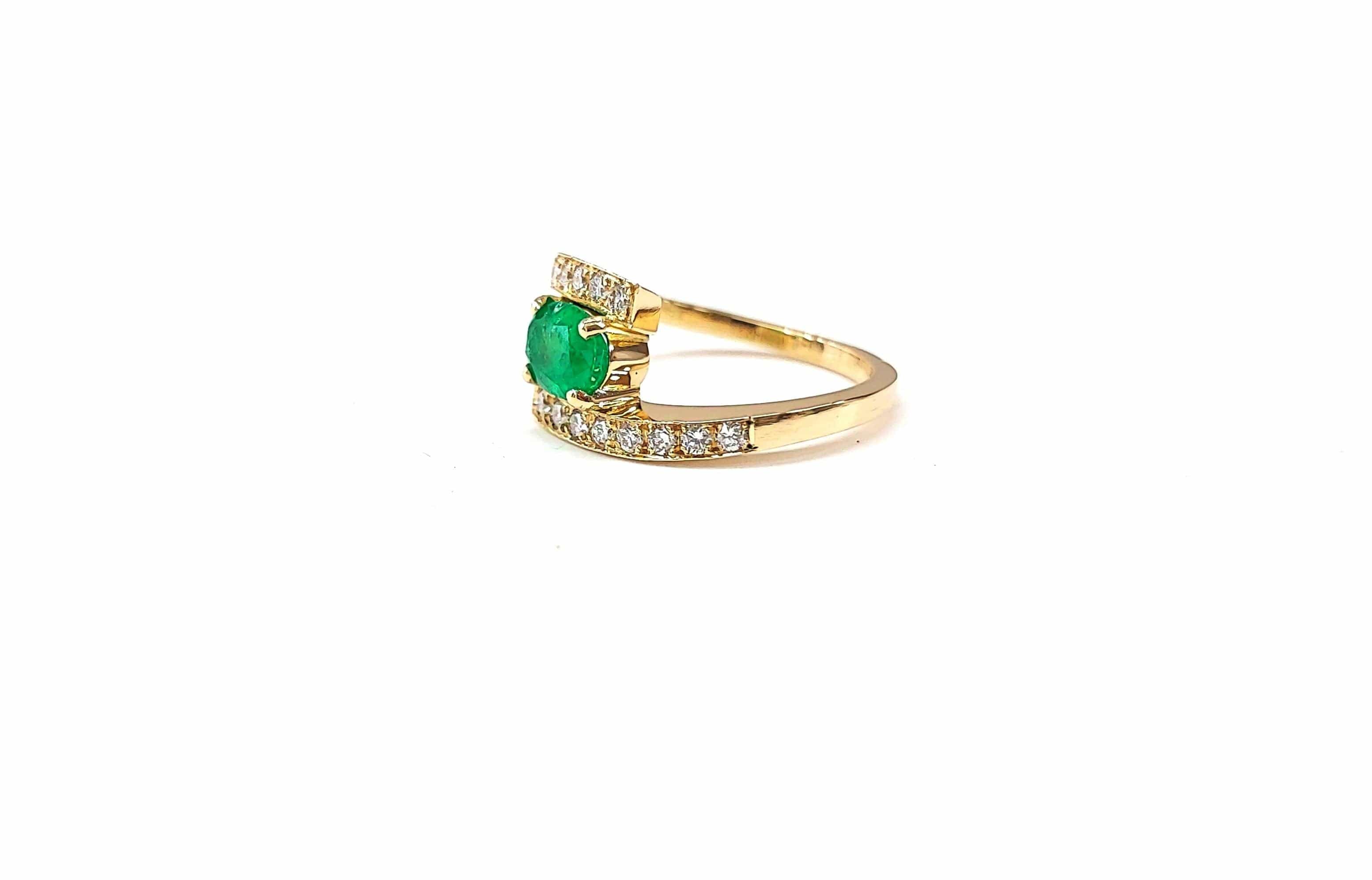 Yellow gold emerald and diamond ring - Image 4