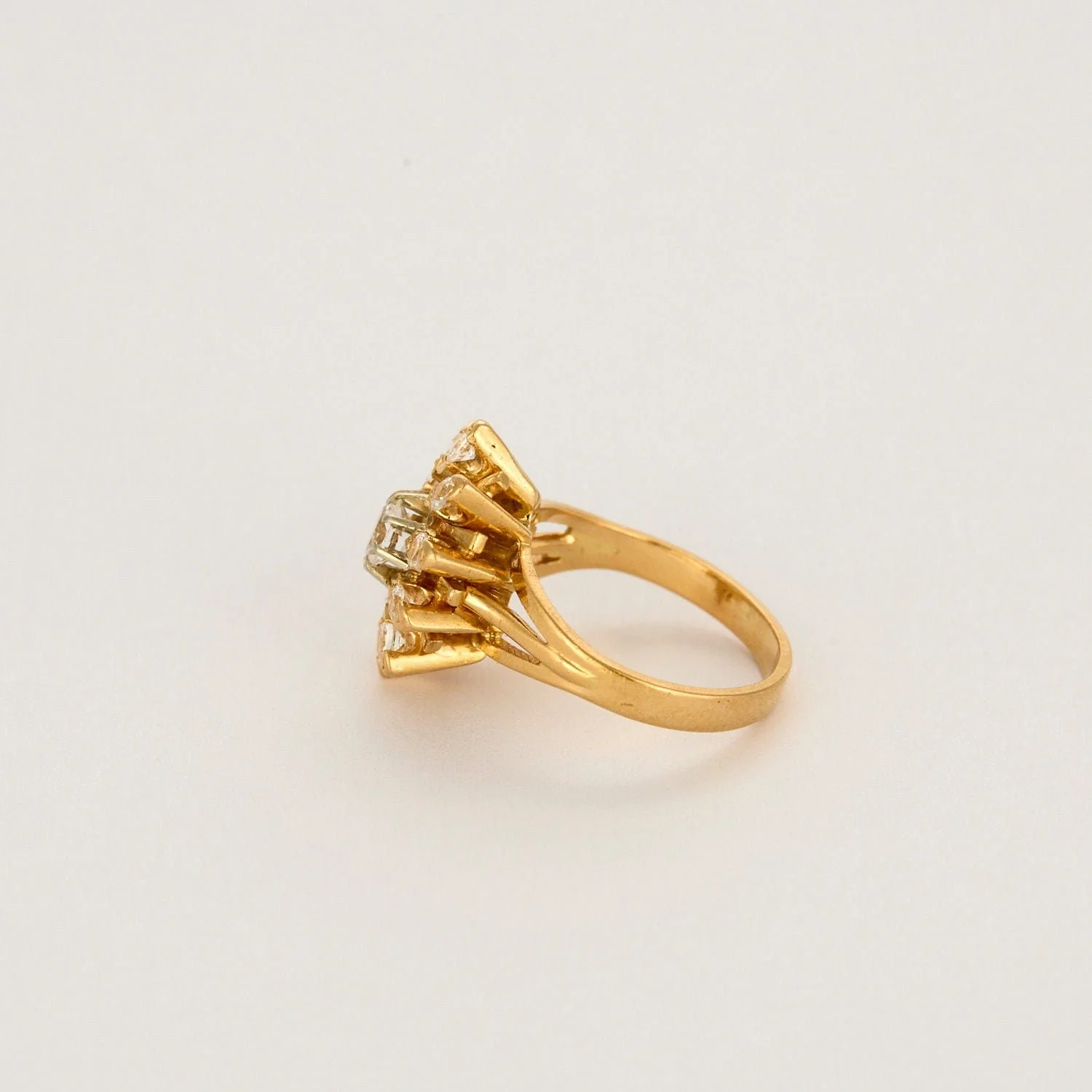 Ring Daisy in yellow gold and colorless gauchenite - Image 4