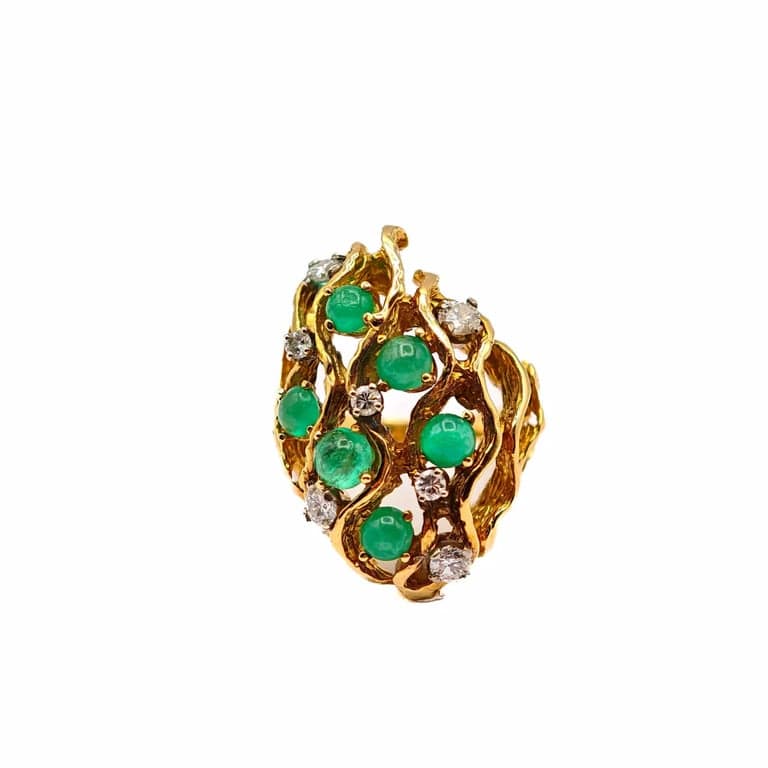 Cabochon emerald and diamond ring in 18k yellow gold 