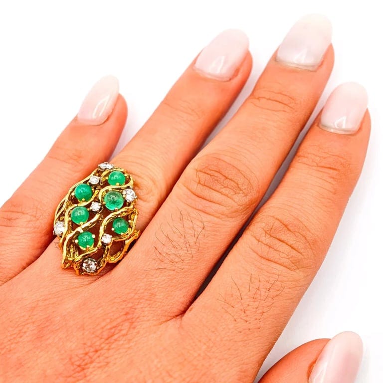 Cabochon emerald and diamond ring in 18k yellow gold  - Image 2