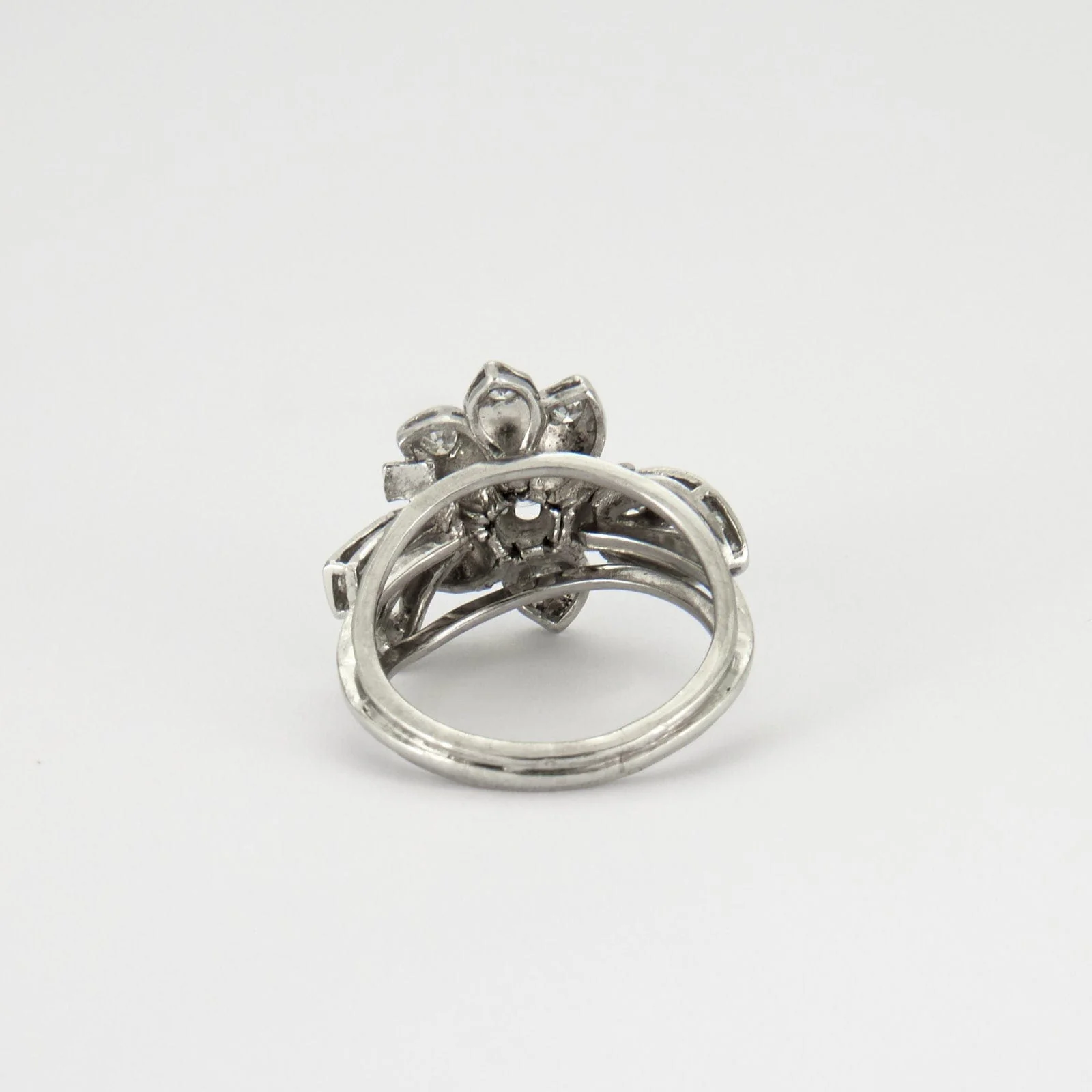 Ring platinum, diamonds - Image 5