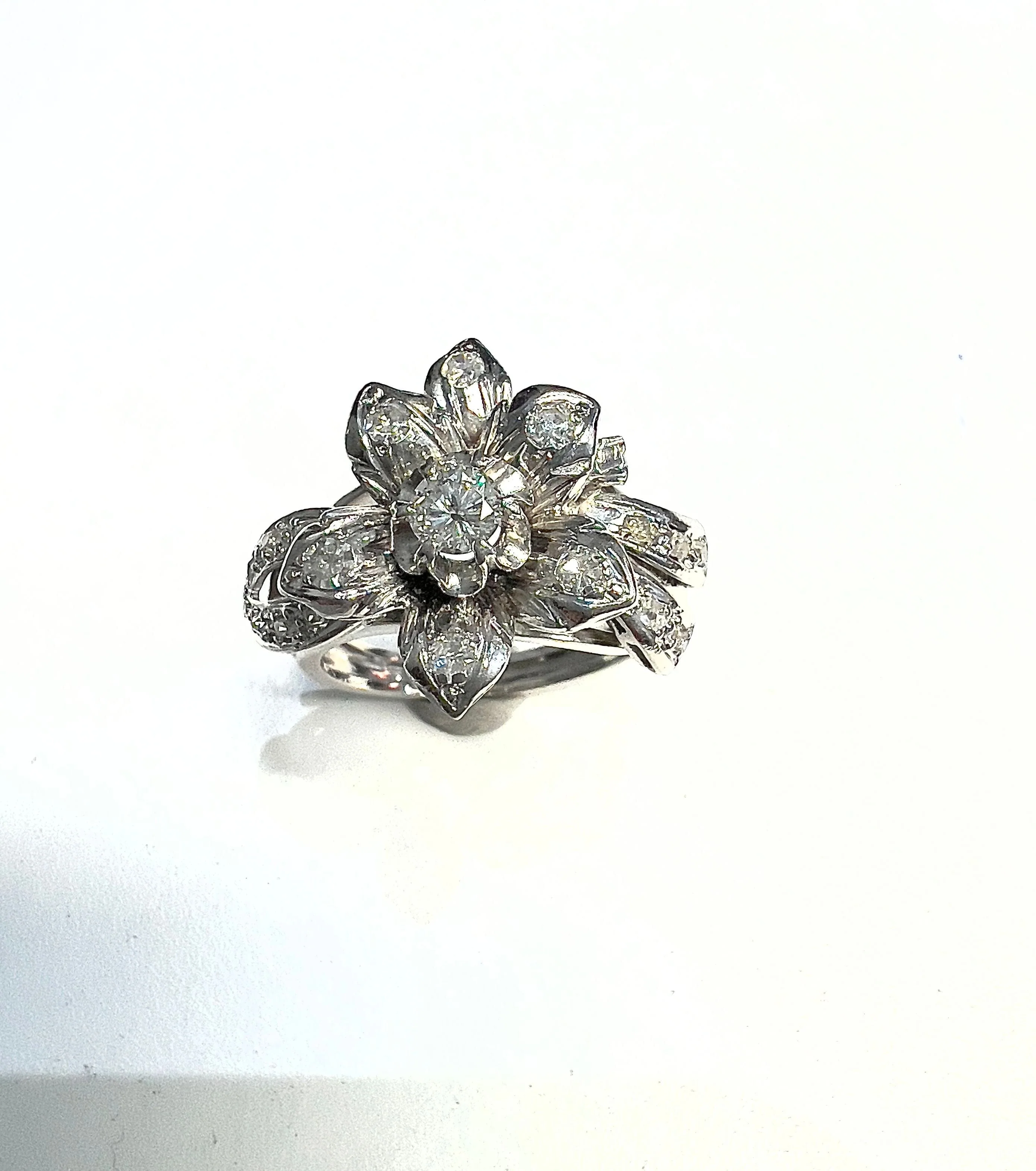 Ring platinum, diamonds - Image 6