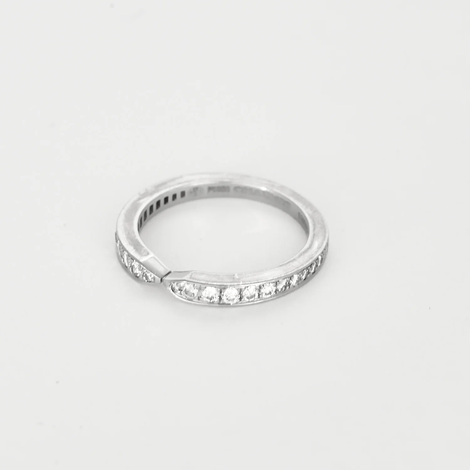 CHAUMET - Triumph - Wedding band in platinum and diamonds  - Image 4