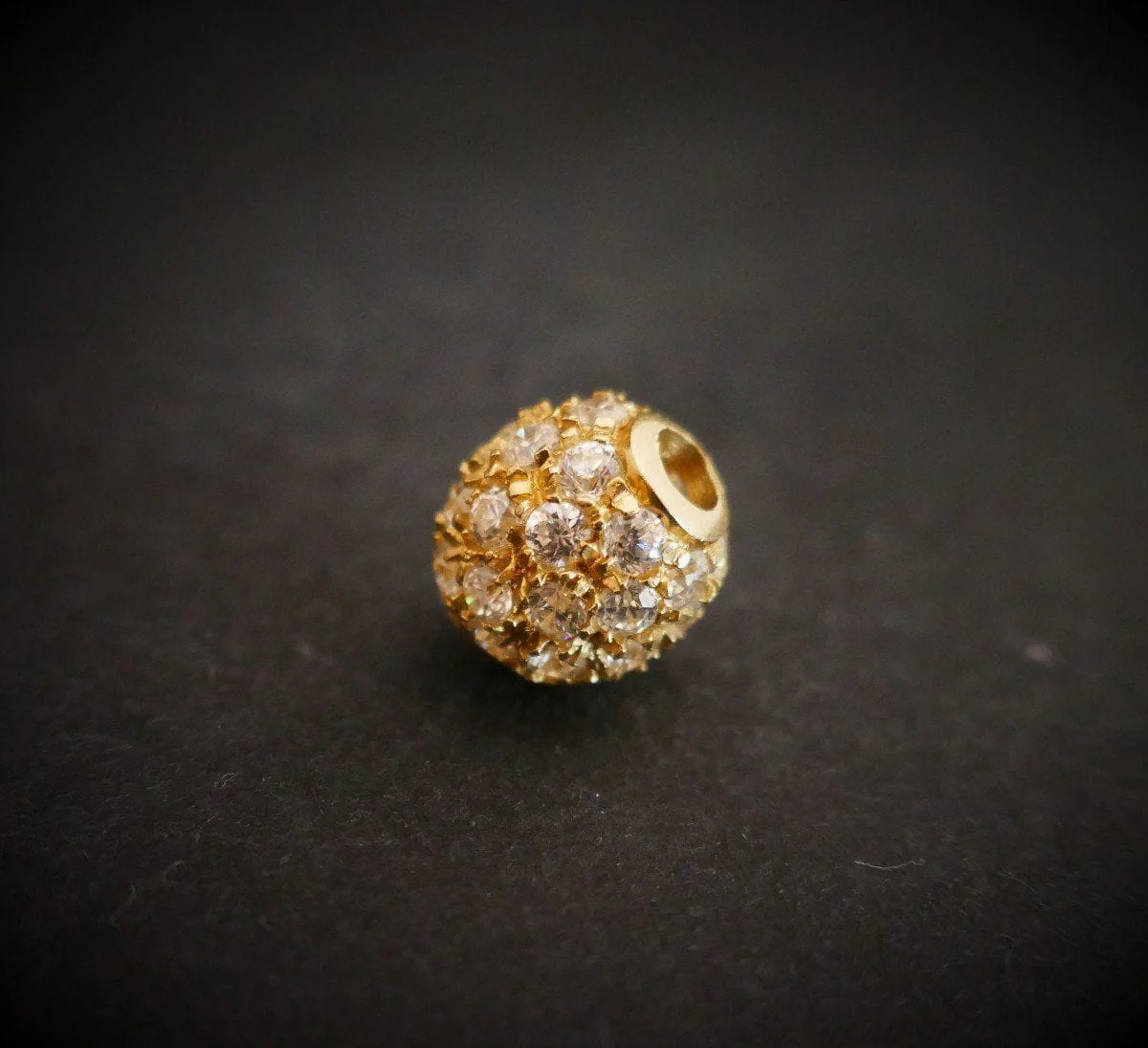 Yellow gold pendant and chain White stones - Image 4