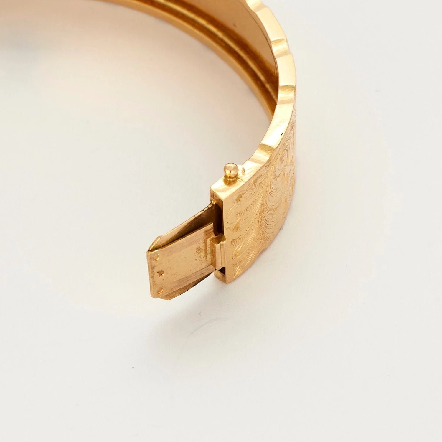 Yellow gold bangle bracelet - Image 2