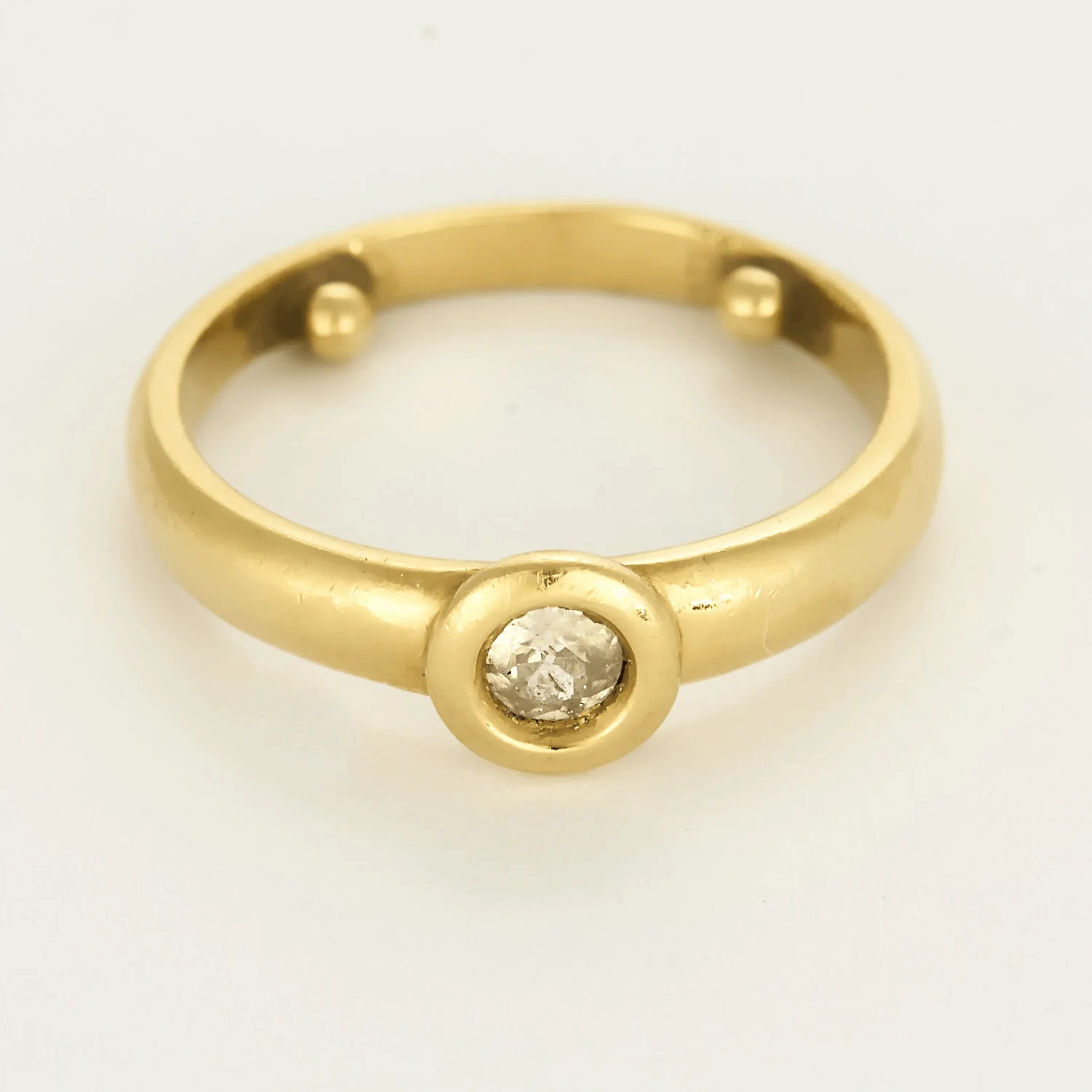 Ring Solitaire in yellow gold and diamond 