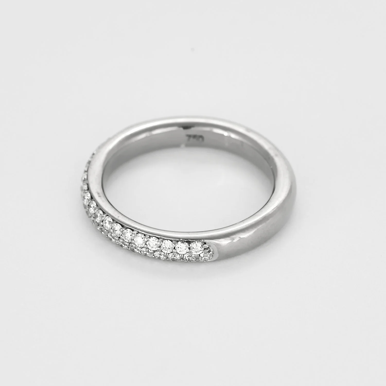 Wedding band in white gold and diamonds - Image 3