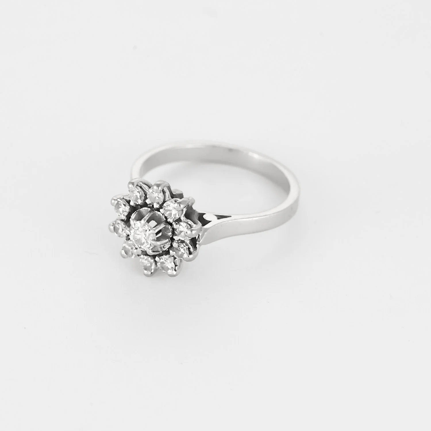 Ring Daisy in platinum and white gold diamonds  - Image 3