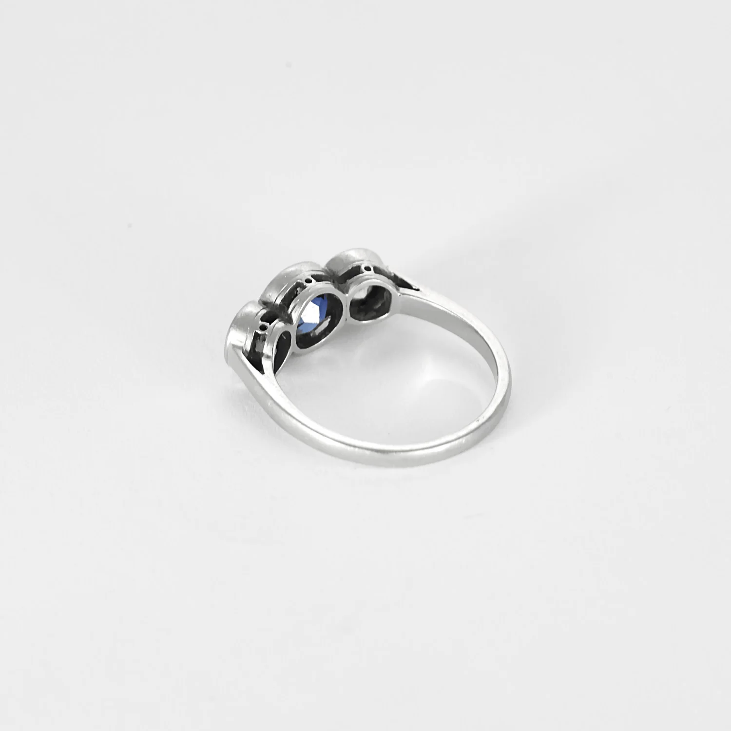 Ring in white gold, platinum, sapphire and diamonds  - Image 5