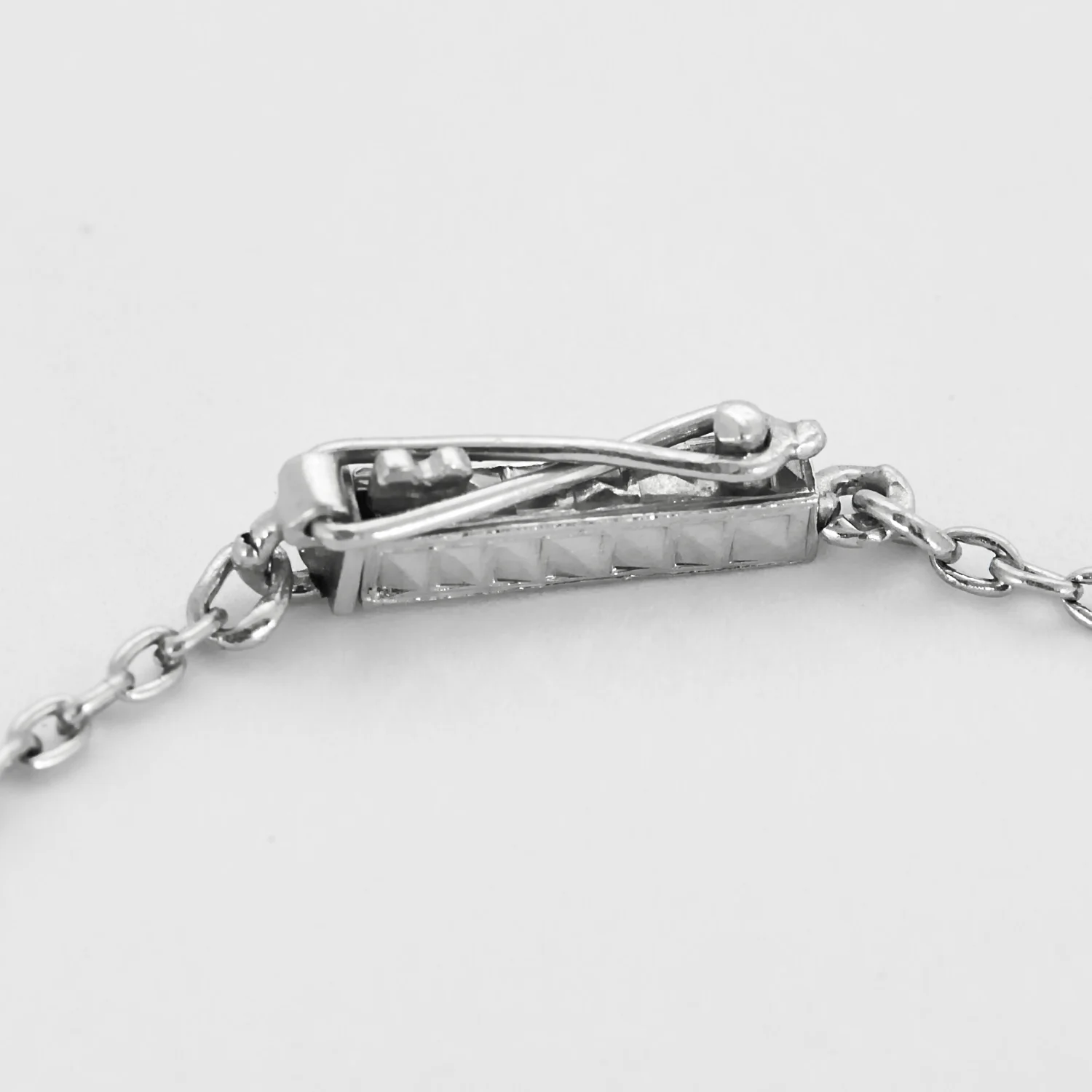 Necklace in gray gold, platinum and three diamonds.  - Image 5