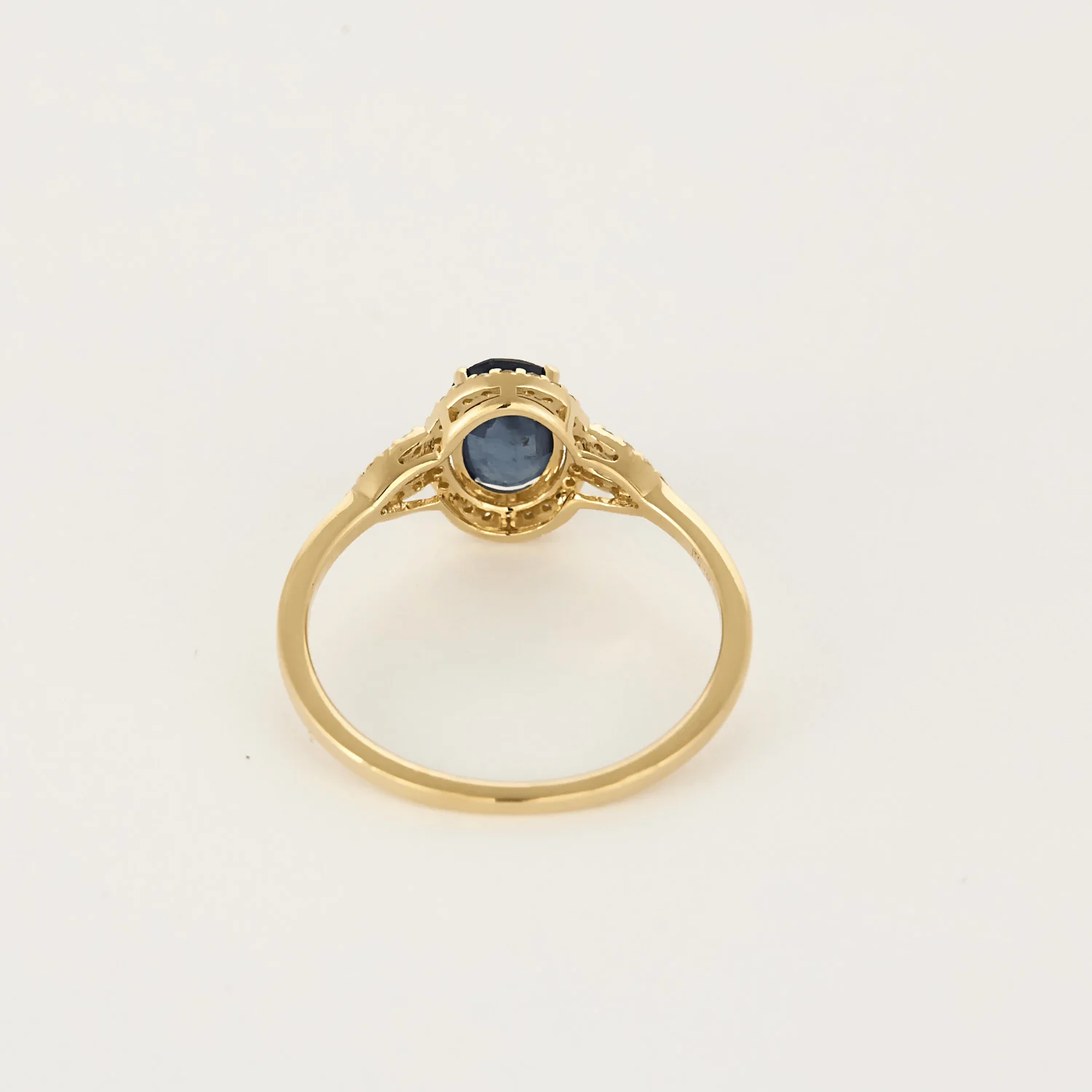 Solitaire ring in yellow gold, sapphire, and diamonds - Image 7