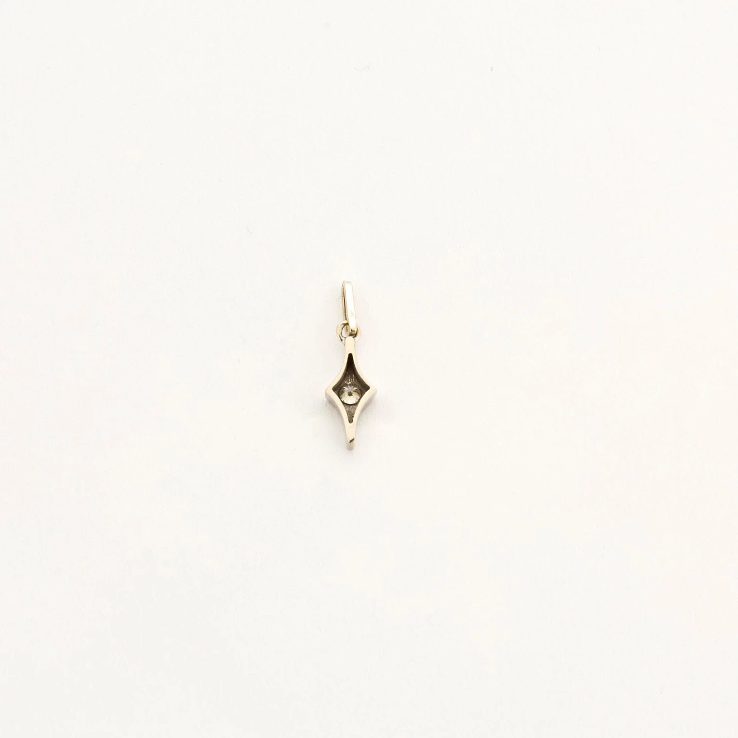 White gold diamond pendant
