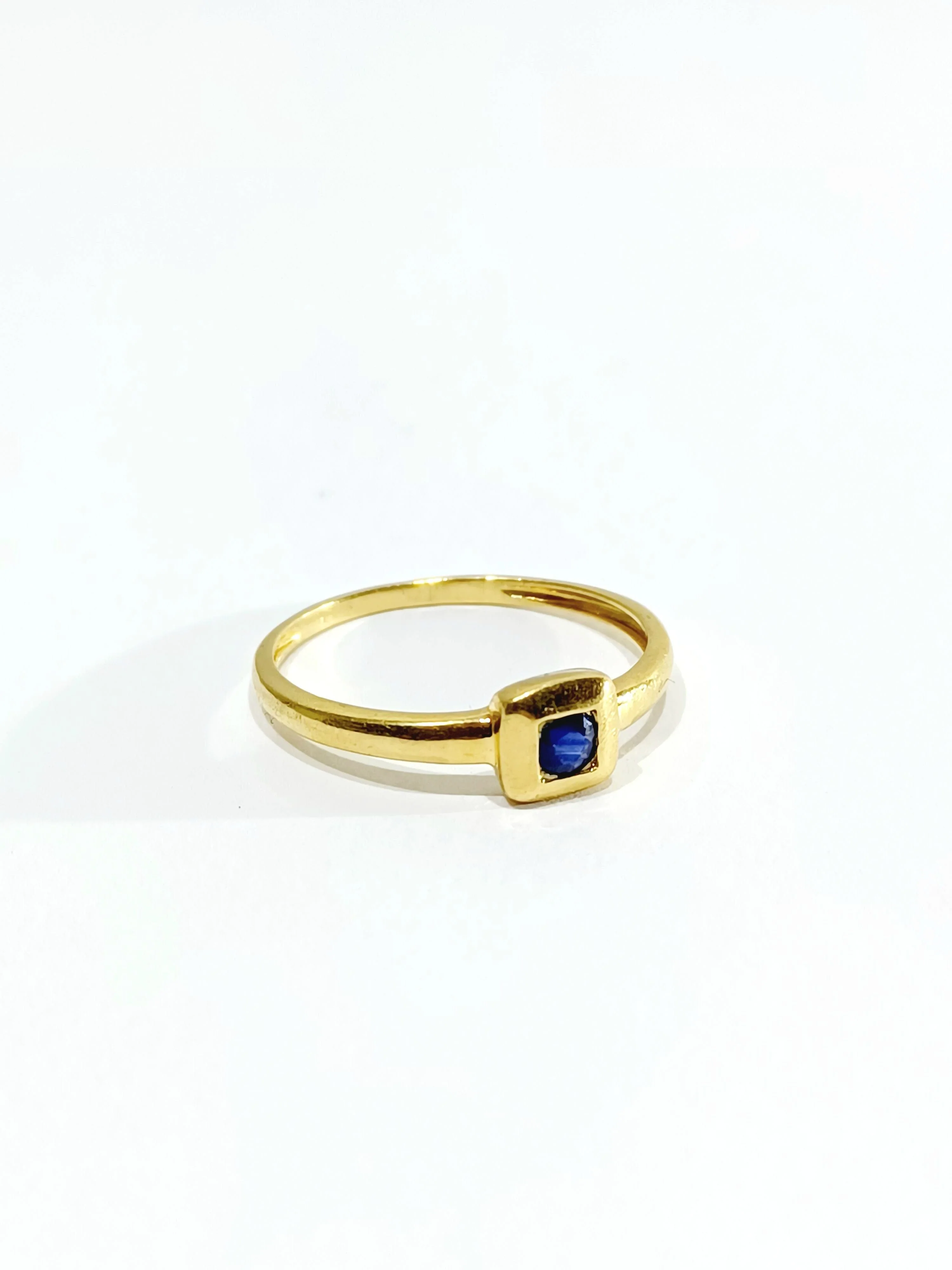 Yellow Gold Sapphire Ring - Image 11